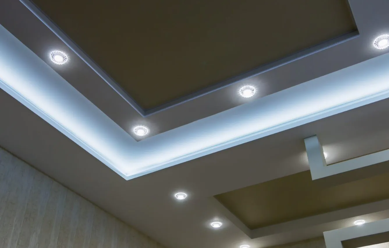 GU10 LED lampen ingebouwd in het plafond
